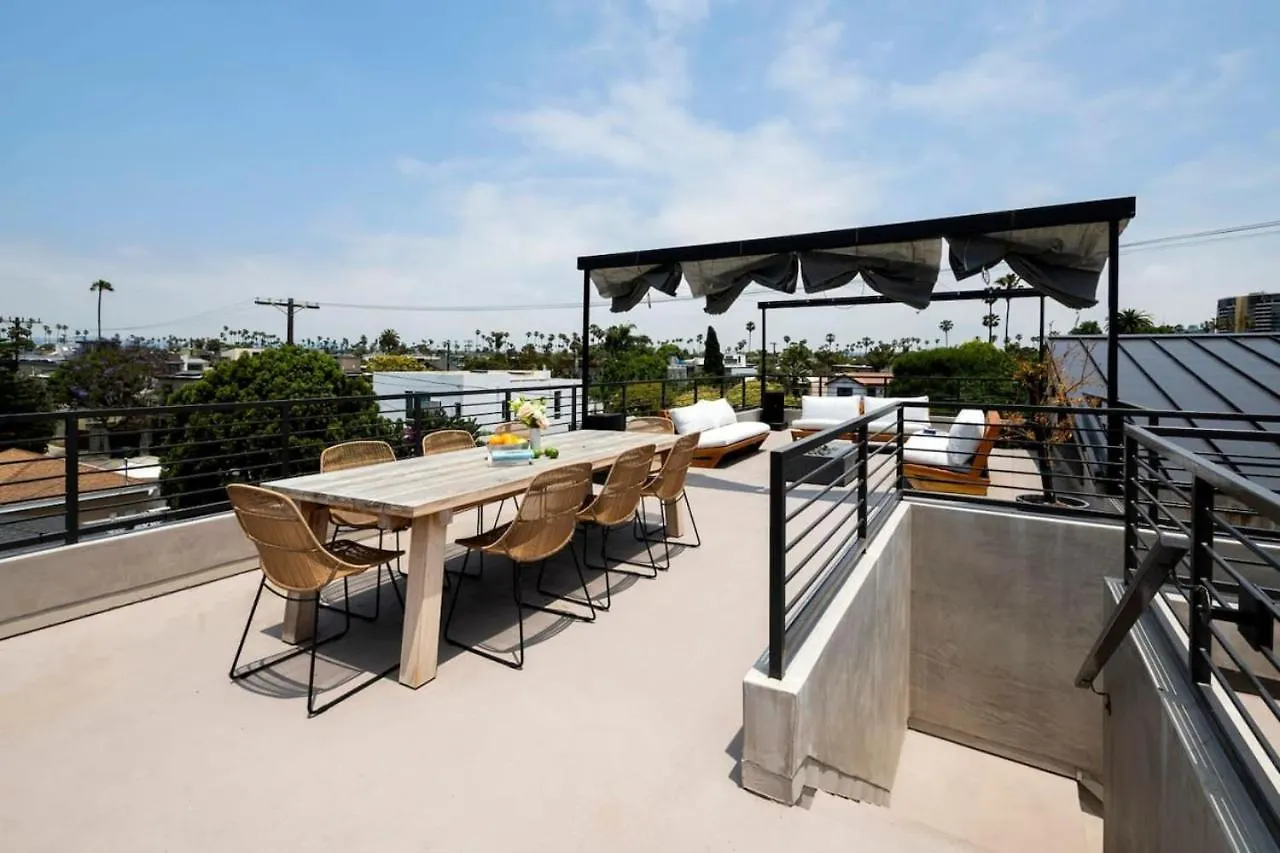 Holiday home Sunny Rooftop Retreat In Venice Silver Triangle Los Angeles United States