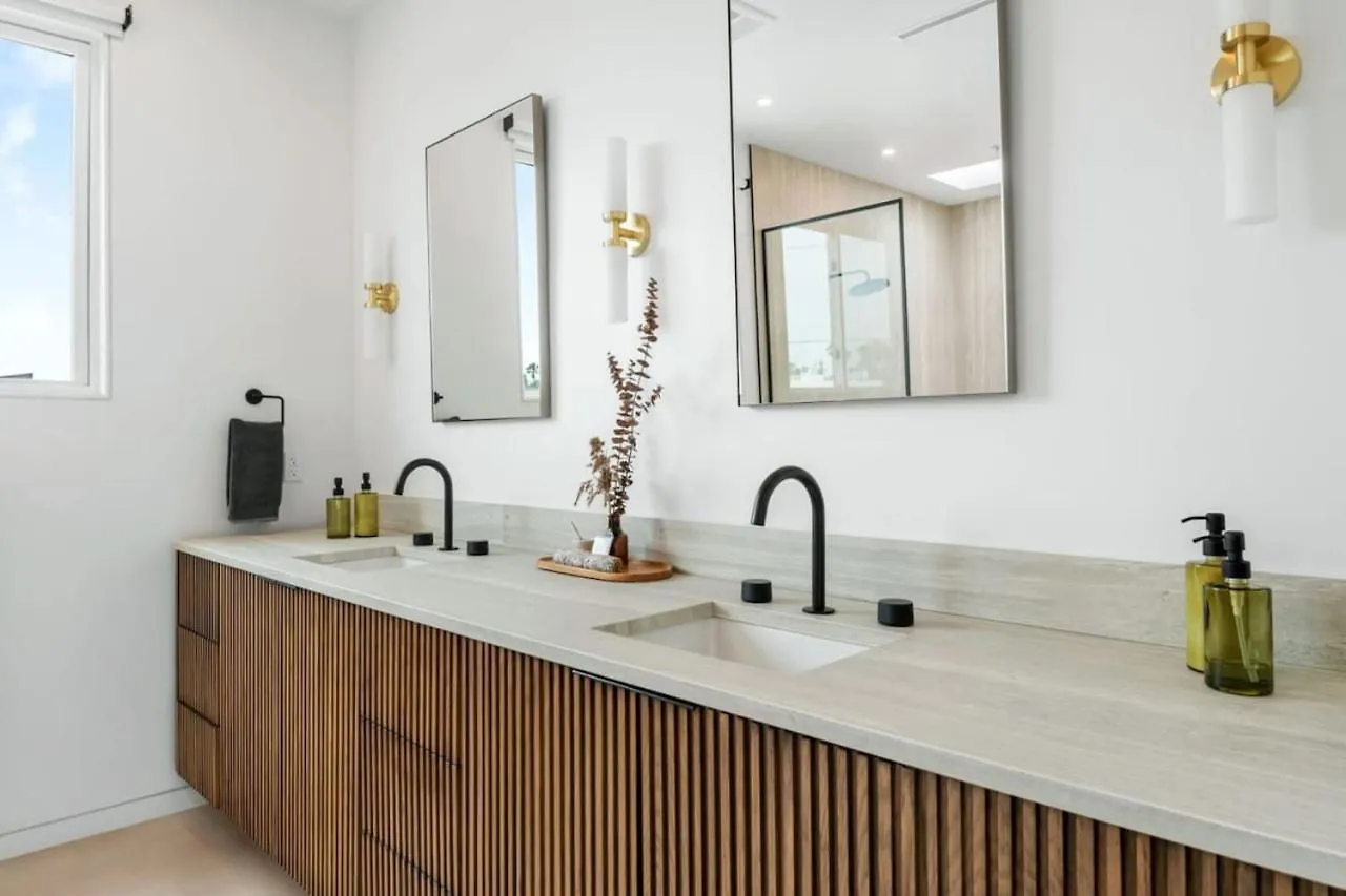 Sunny Rooftop Retreat In Venice Silver Triangle Los Angeles